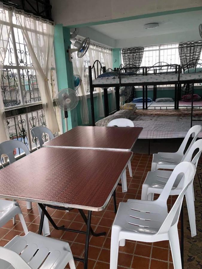 The Mansion - Backpackers Near Airport Apartman Manila Kültér fotó