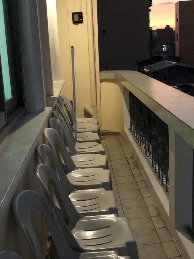 The Mansion - Backpackers Near Airport Apartman Manila Kültér fotó