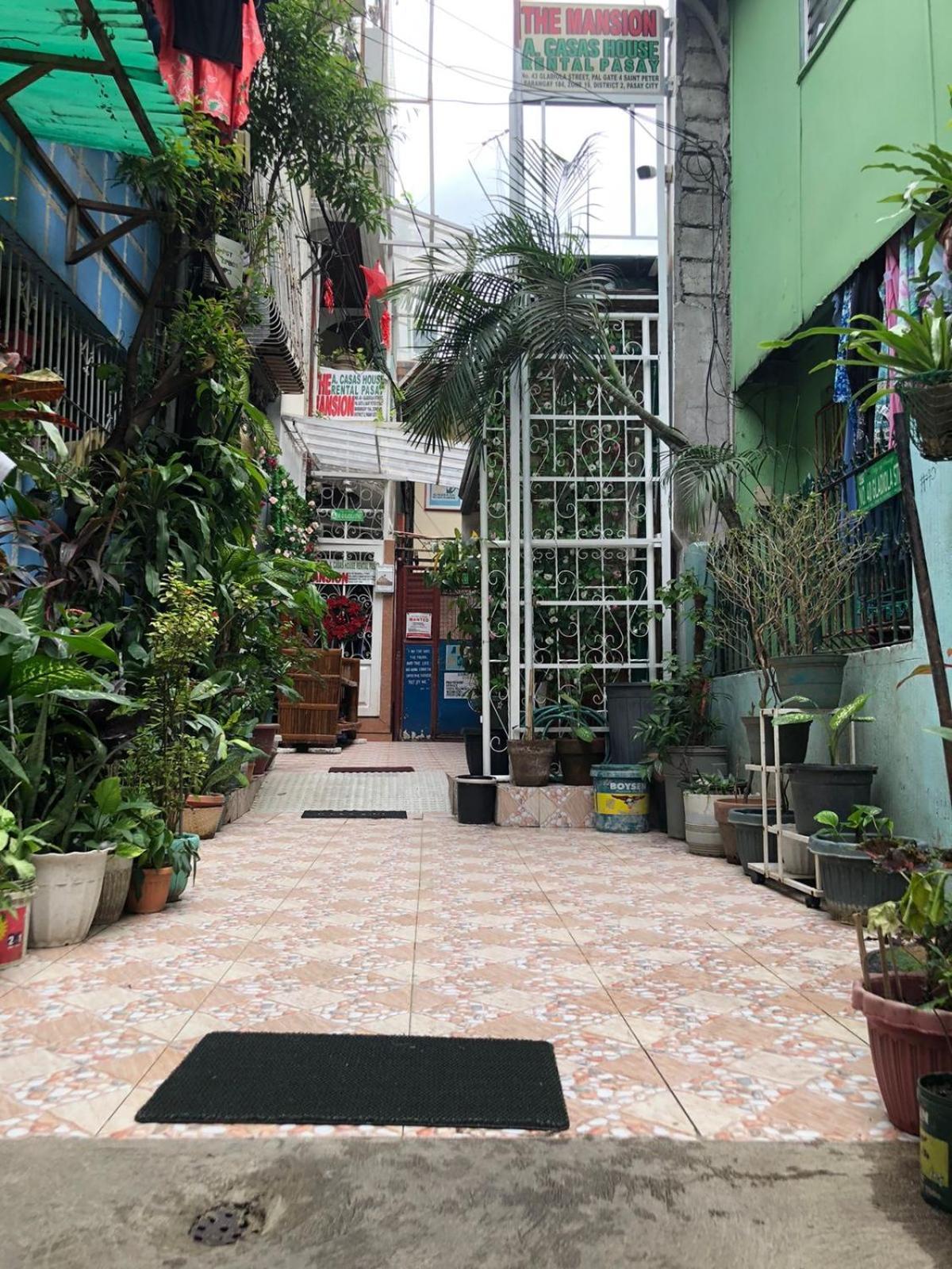 The Mansion - Backpackers Near Airport Apartman Manila Kültér fotó