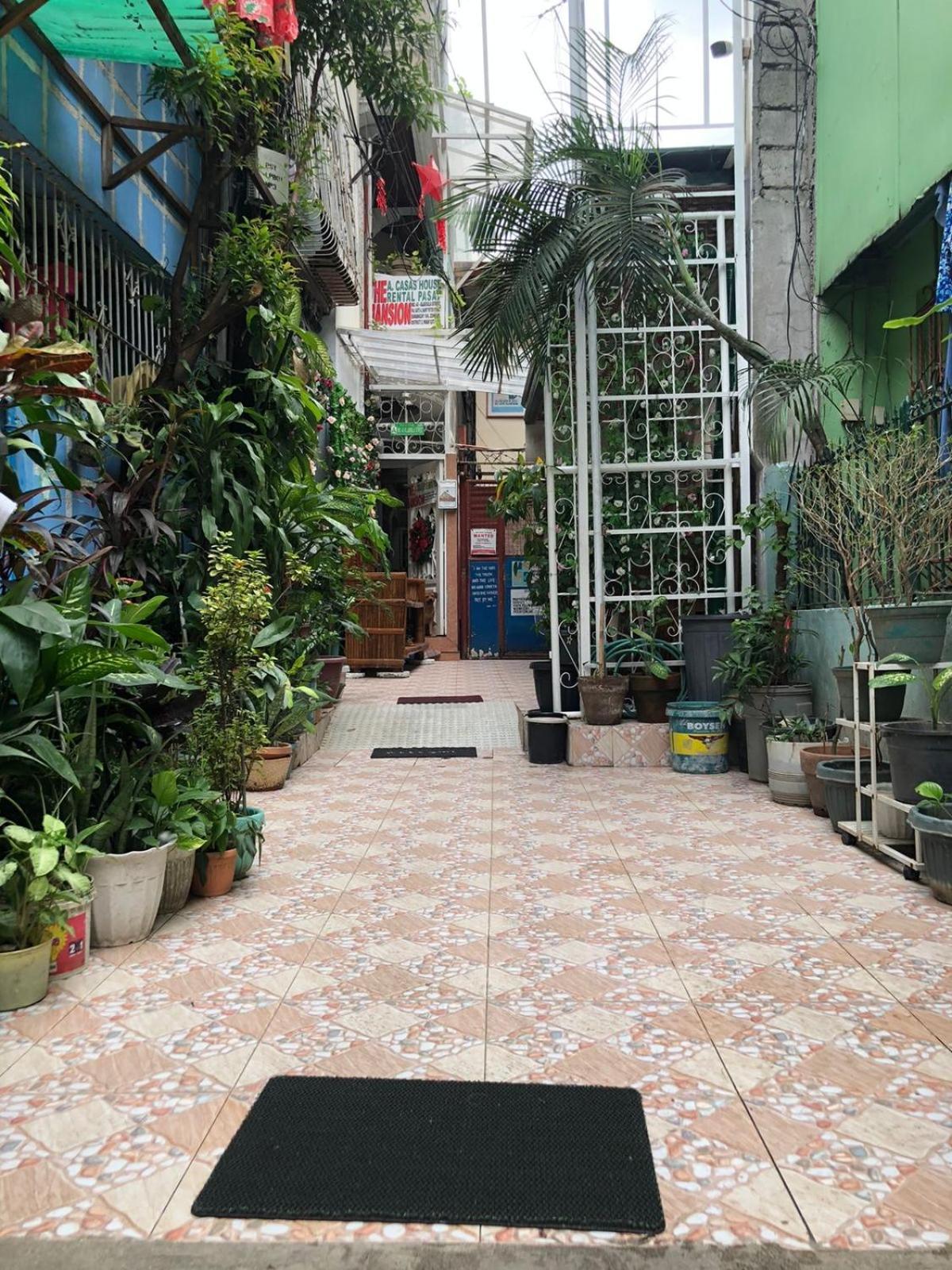 The Mansion - Backpackers Near Airport Apartman Manila Kültér fotó